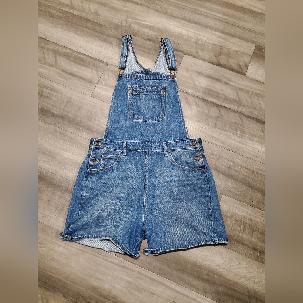 Levis Women Overall Denim Shorts. XL